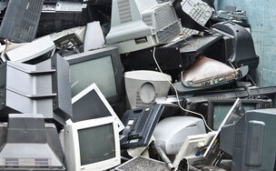 Elektroschrott im Container