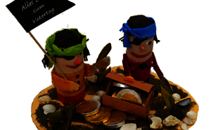 Gebastelte Piraten aus Toilettenpapierrollen