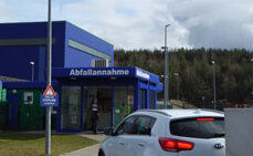 Fahrzeug an der Abfallannahme