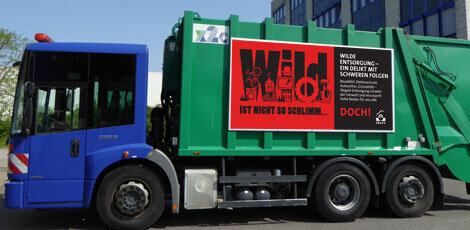 Müllfahrzeug des SBAZV mit Fahrzeugbeschriftung