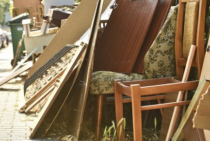 Sperrmüll am Straßenrand