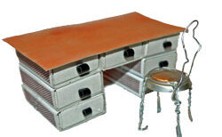 Gebastelter Schreibtisch aus Streichholzschachteln