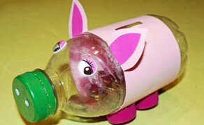 Gebasteltes Sparschwein aus einer PET-Flasche
