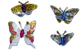 viele bunte Schmetterlinge aus PET-Flaschen
