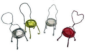 Gebastelter Puppenstuhl aus Sektverschluss