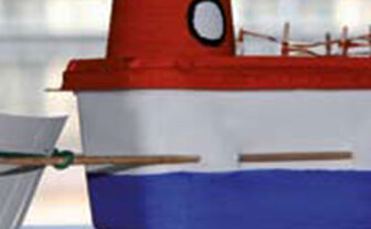 Ein gebastelter Flussdampfer aus einer Margerine Packung.