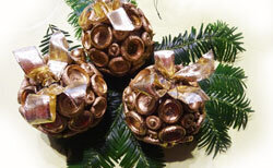 Gebastelter Weihnachtsschmuck aus Naturmaterialien