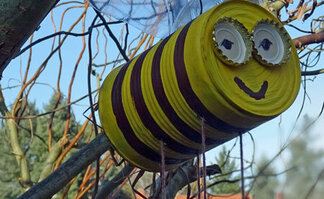 Gebastelte Biene aus einer Dose