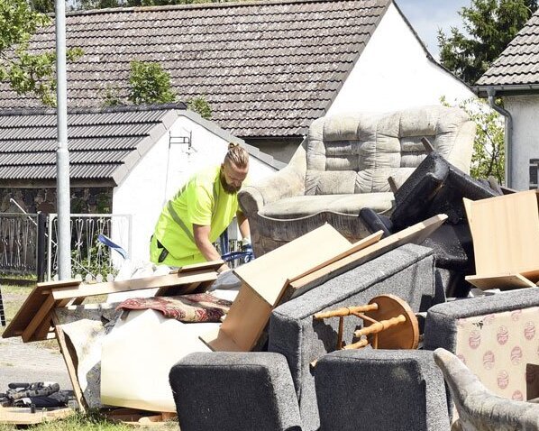 Sperrmüll wird vom Grundstück durch den SBAZV abgeholt